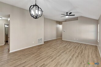 515 Versailles St in Victoria, TX - Building Photo - Building Photo