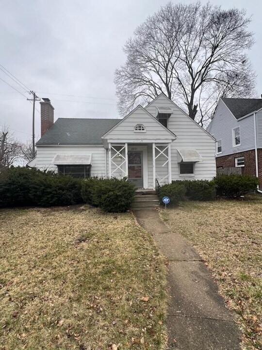 2201 Windemere Ave in Flint, MI - Building Photo
