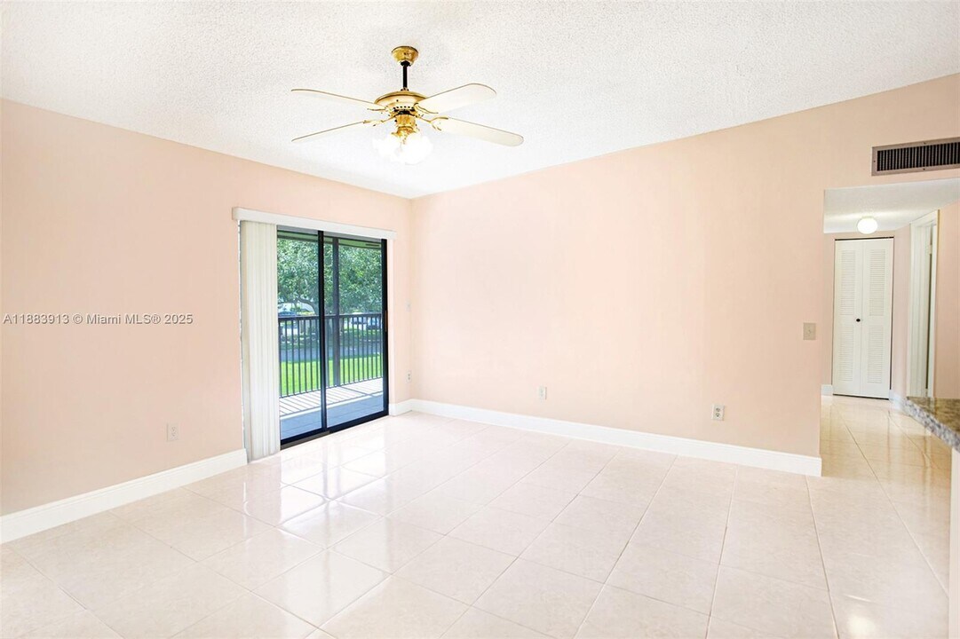 9711 W McNab Rd in Tamarac, FL - Building Photo