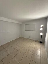 350 Palm Cir W in Pembroke Pines, FL - Building Photo - Building Photo
