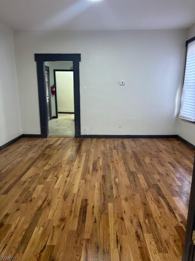 669 S 17th St in Newark, NJ - Building Photo - Building Photo