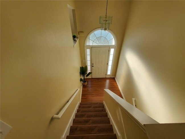 5450 Twin Lakes Dr in College Park, GA - Building Photo - Building Photo