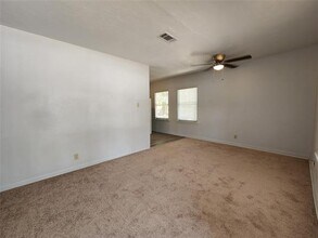 907 N Wood St in Denton, TX - Building Photo - Building Photo