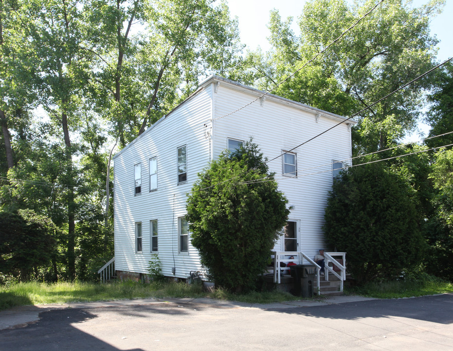 32-38 Old Roberts St in East Hartford, CT - Building Photo