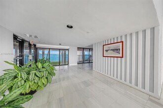 801 N Venetian Dr in Miami Beach, FL - Building Photo - Building Photo