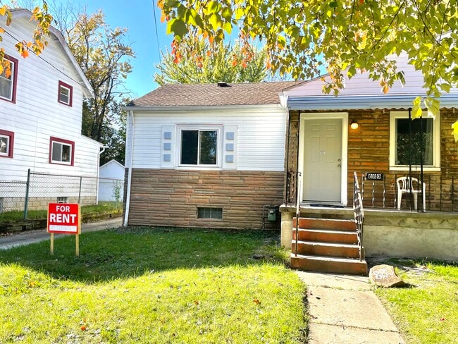 880 Storer Ave, Unit 880 Storer