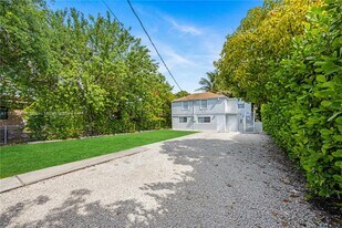 25 NE 69th St in Miami, FL - Building Photo