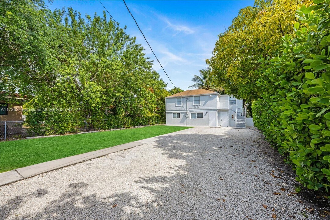 25 NE 69th St in Miami, FL - Building Photo