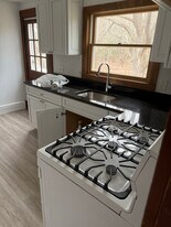 1336 County Rd in Cataumet, MA - Building Photo