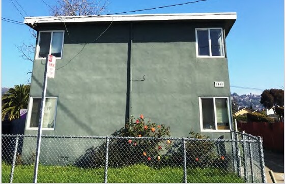 7448 Lockwood St in Oakland, CA - Building Photo