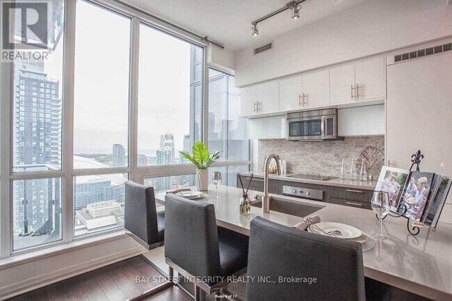 8 Mercer St in Toronto, ON - Building Photo - Building Photo