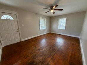 3806 Wooddale Ln in Greensboro, NC - Foto de edificio - Building Photo