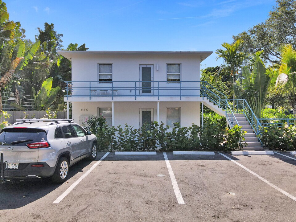 625 NE 13th Ave in Fort Lauderdale, FL - Building Photo