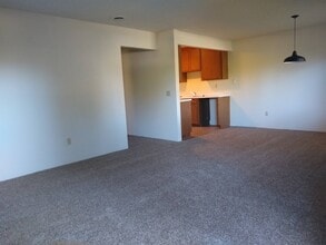 1960 S Dora St, Unit Downstairs unit in Ukiah, CA - Building Photo - Building Photo
