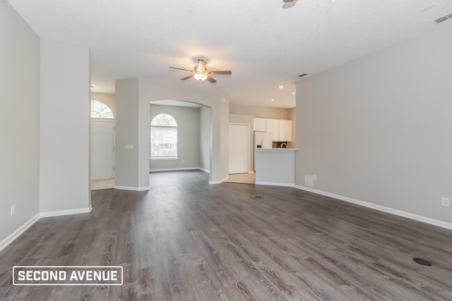 549 Wakemont Dr in Orange Park, FL - Foto de edificio - Building Photo