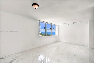 5055 Collins Ave in Miami Beach, FL - Building Photo - Building Photo
