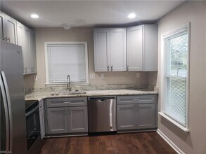 3533 Dana Ln in Virginia Beach, VA - Building Photo - Building Photo