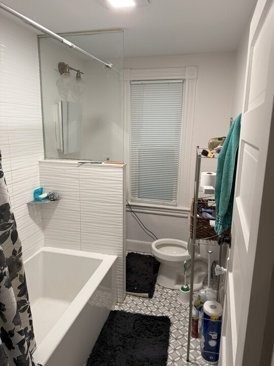 25 Villa Ave, Unit 1 in Cranston, RI - Building Photo