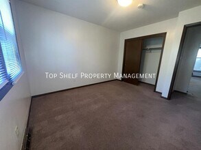 4319 67th St in Urbandale, IA - Building Photo - Building Photo