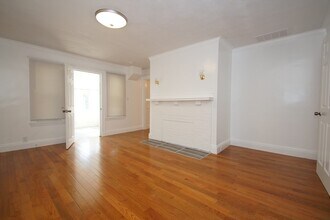 353 Lowell Ave in Newton, MA - Building Photo - Building Photo