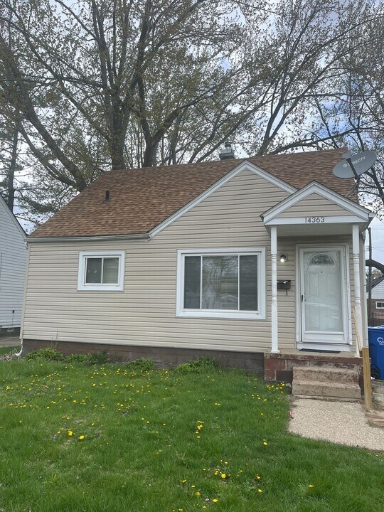 14363 Stephens Rd in Warren, MI - Building Photo