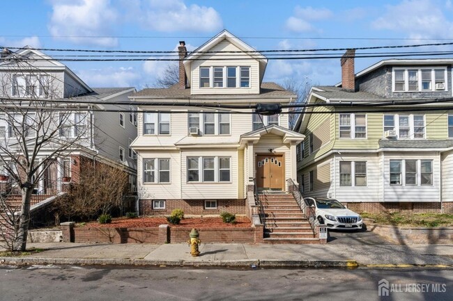 41-43 Poe Avenue Unit in Newark, NJ - Foto de edificio - Building Photo