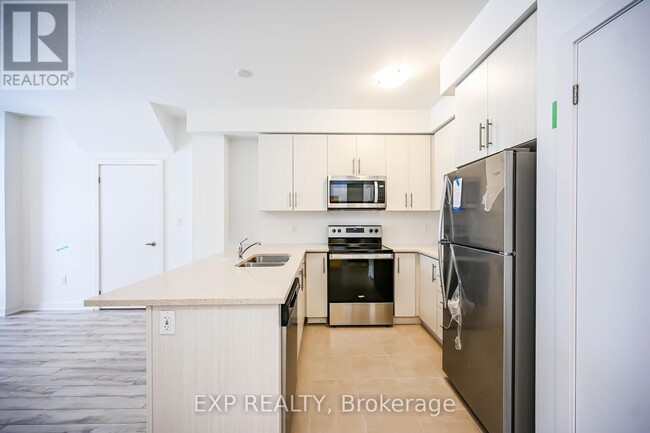 590-590 N Service Rd in Hamilton, ON - Building Photo - Building Photo