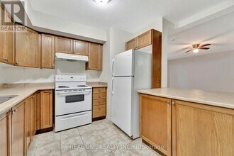 303 Colton Cir in Kitchener, ON - Building Photo - Building Photo