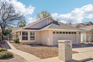 127 Terrace Ln in Kerrville, TX - Building Photo