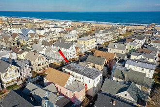 32 Embury Ave in Ocean Grove, NJ - Foto de edificio - Building Photo