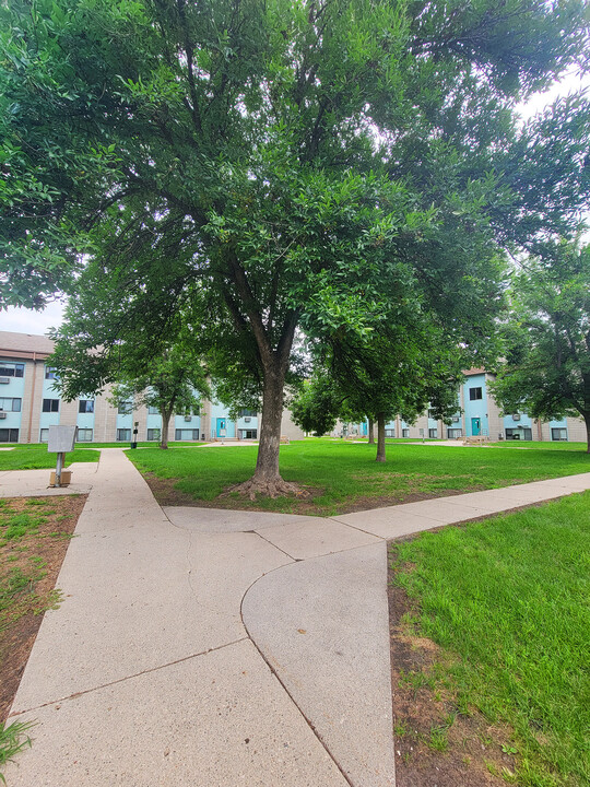 1611 7th St N, Unit 8 in Wahpeton, ND - Foto de edificio