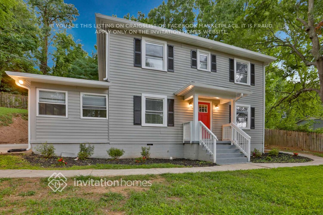 195 Woods Dr NE in Marietta, GA - Building Photo