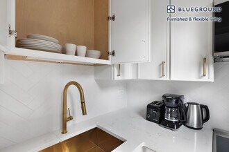 244 W 72nd St in New York, NY - Building Photo - Building Photo