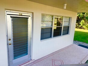 39 Sussex B in West Palm Beach, FL - Building Photo - Building Photo