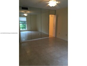 201 178th Dr in Sunny Isles Beach, FL - Building Photo - Building Photo