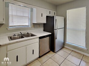 2139 Oldfield Dr in Memphis, TN - Foto de edificio - Building Photo