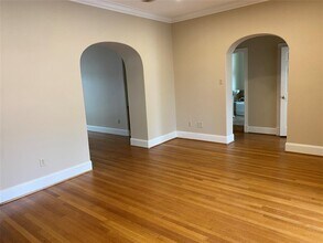 3015 Caroline St-Unit -B in Houston, TX - Building Photo - Building Photo