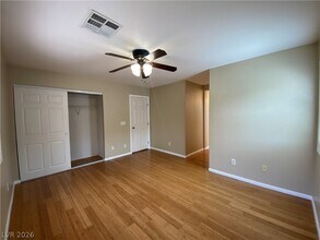 8037 N Cabbage Cove St in Las Vegas, NV - Building Photo - Building Photo