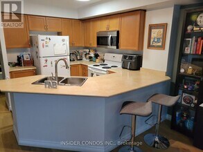 920 Sheppard Ave W in Toronto, ON - Building Photo - Building Photo