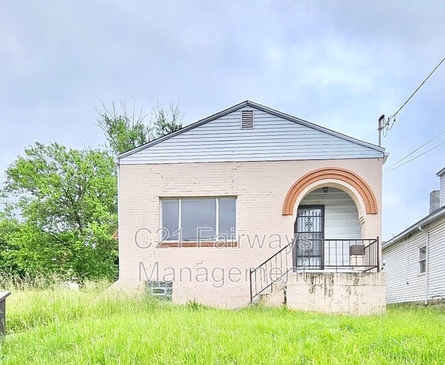 property at 415 N 4th St