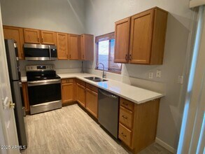 6612 W Whispering Wind Dr in Glendale, AZ - Building Photo - Building Photo