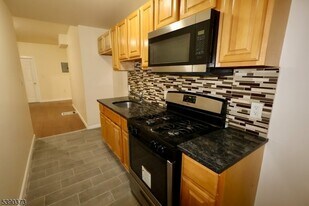 89 Cutler St, Unit 1 in Newark, NJ - Building Photo