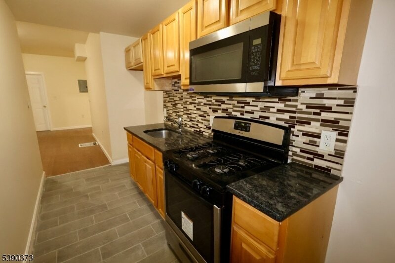 89 Cutler St, Unit 1 in Newark, NJ - Building Photo