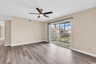 8796 Chandler Dr in Surfside Beach, SC - Foto de edificio - Building Photo