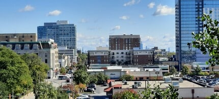 434 Clinton Pl, Unit 604 in River Forest, IL - Foto de edificio - Building Photo