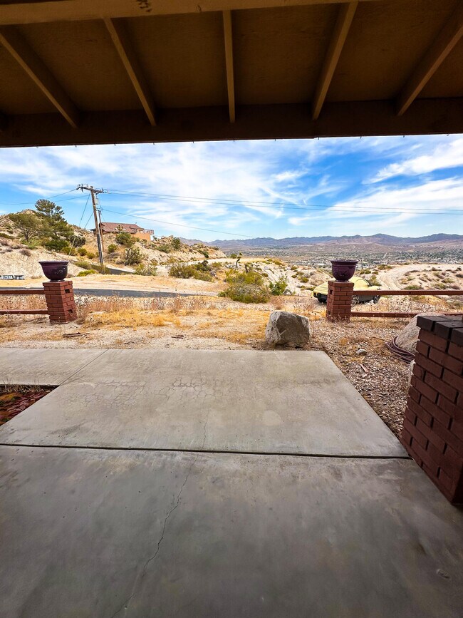 57404 Buena Suerte Rd in Yucca Valley, CA - Foto de edificio - Building Photo