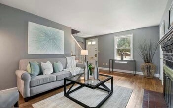 6916 New Hampshire Ave in Takoma Park, MD - Foto de edificio - Building Photo