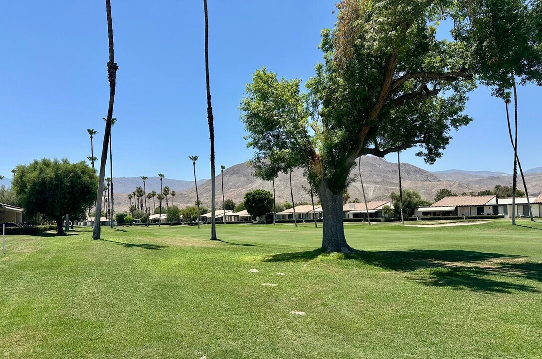 105 Durango Cir in Rancho Mirage, CA - Foto de edificio