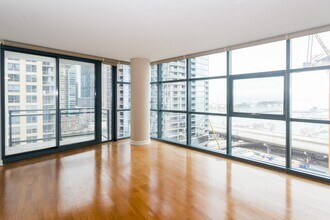201 N Westshore Dr, Unit E06P in Chicago, IL - Foto de edificio - Building Photo