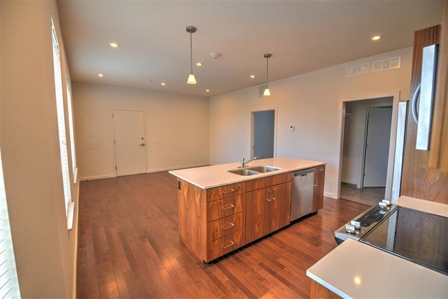 627 Couch Dr in Oklahoma City, OK - Foto de edificio - Building Photo